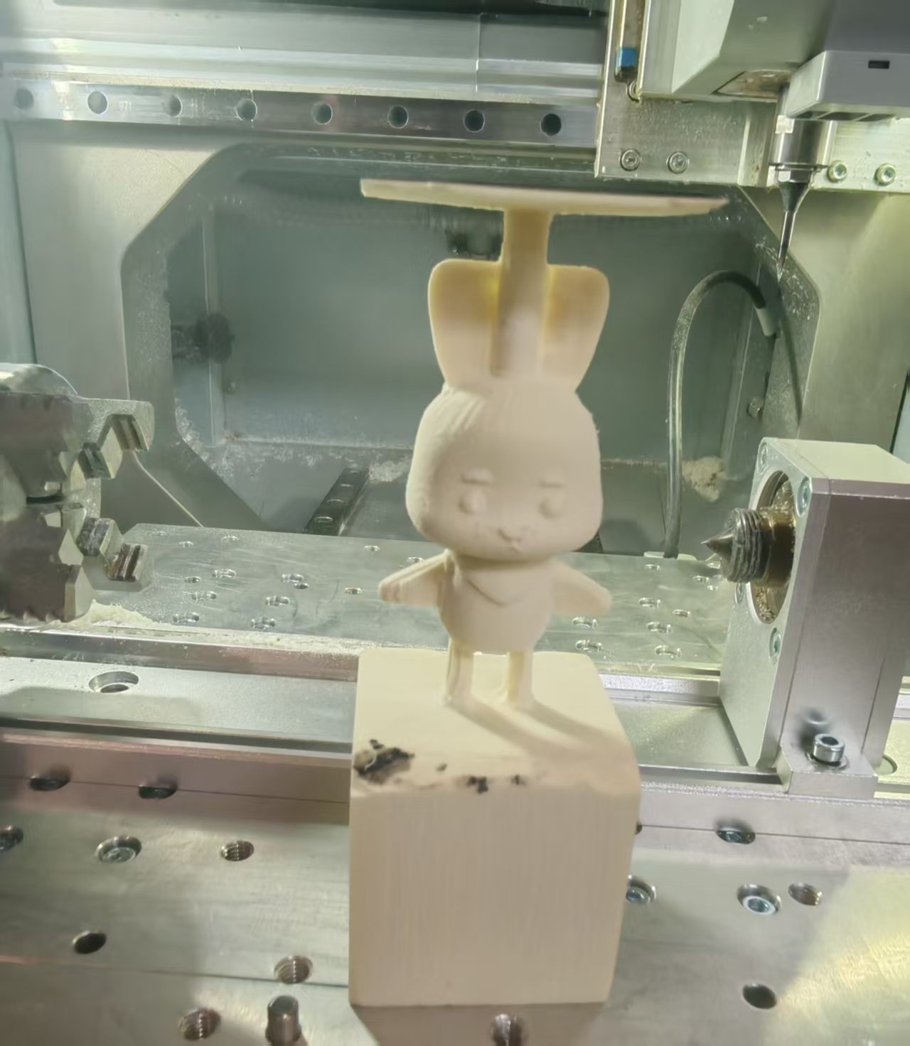 Rabbit sculpture