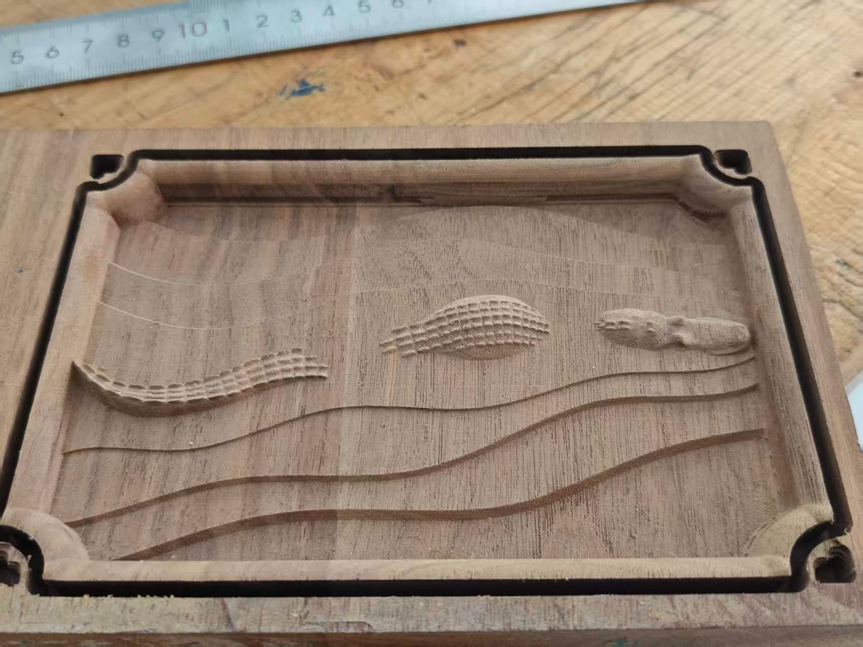 Alligator catch tray