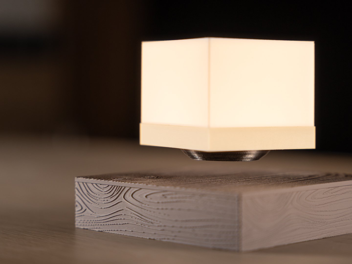  Levitating Minimal Lamp