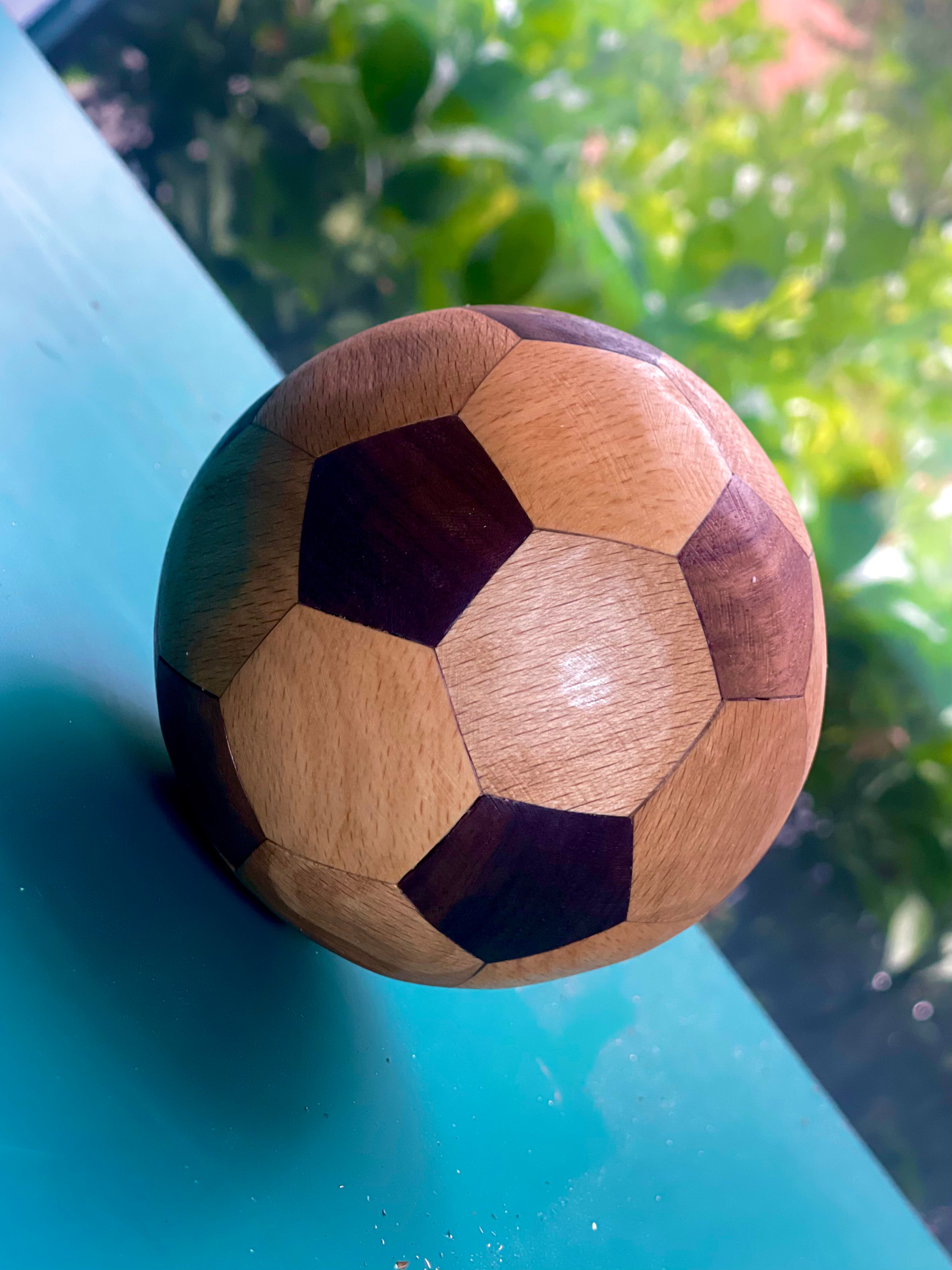 Balón de fútbol de madera