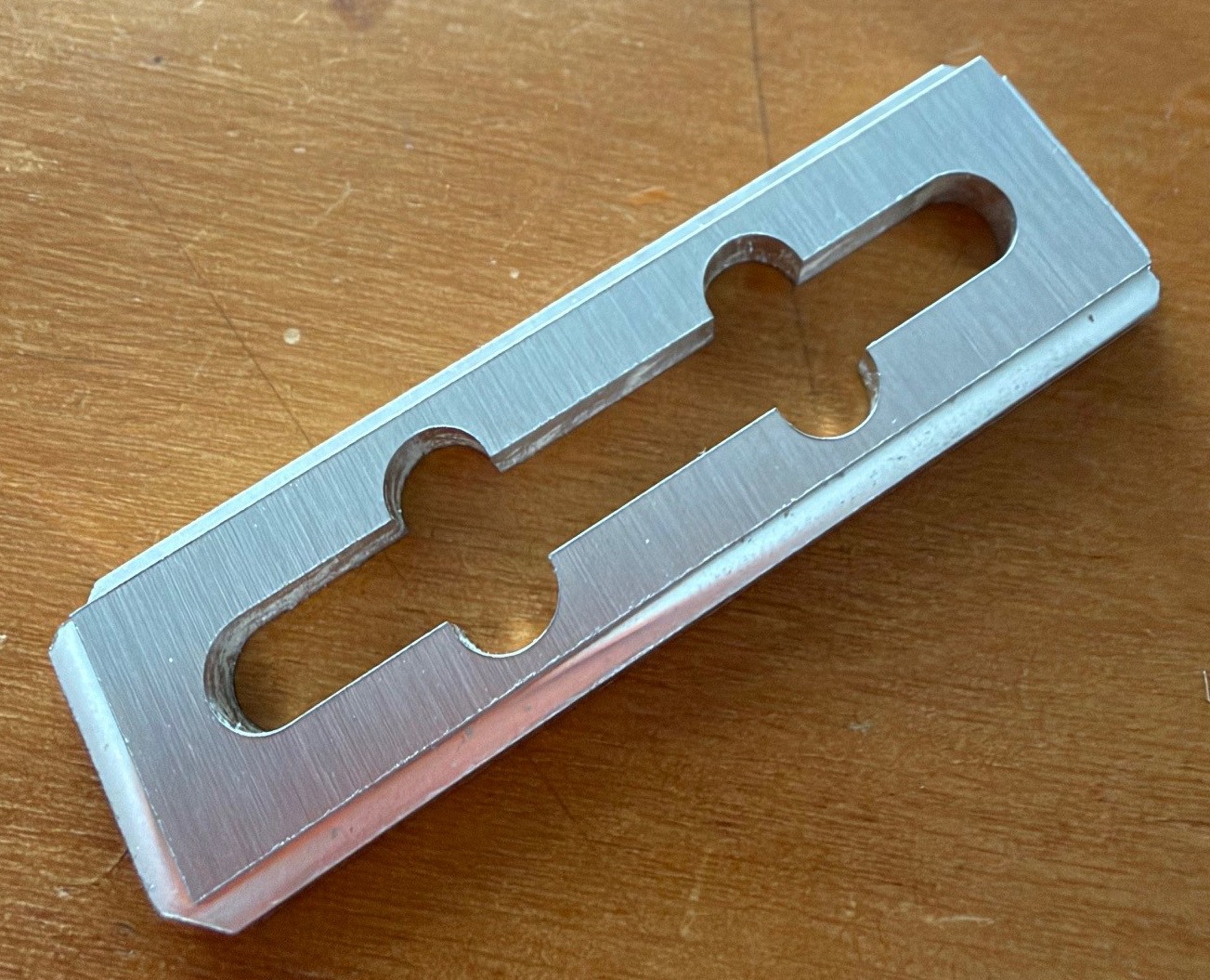 Top clamp full-length with slot