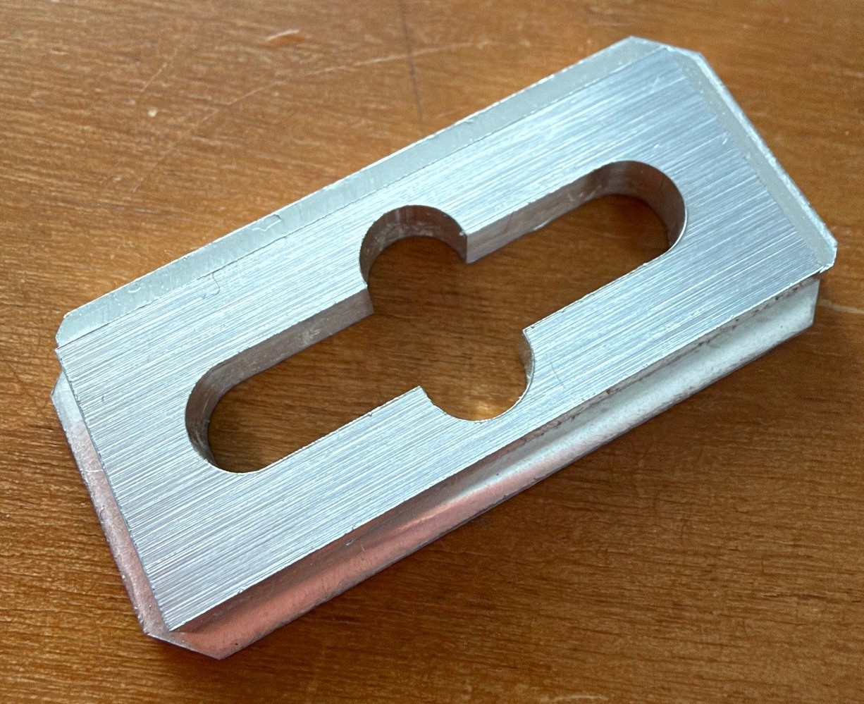 Top clamp half-length with slot