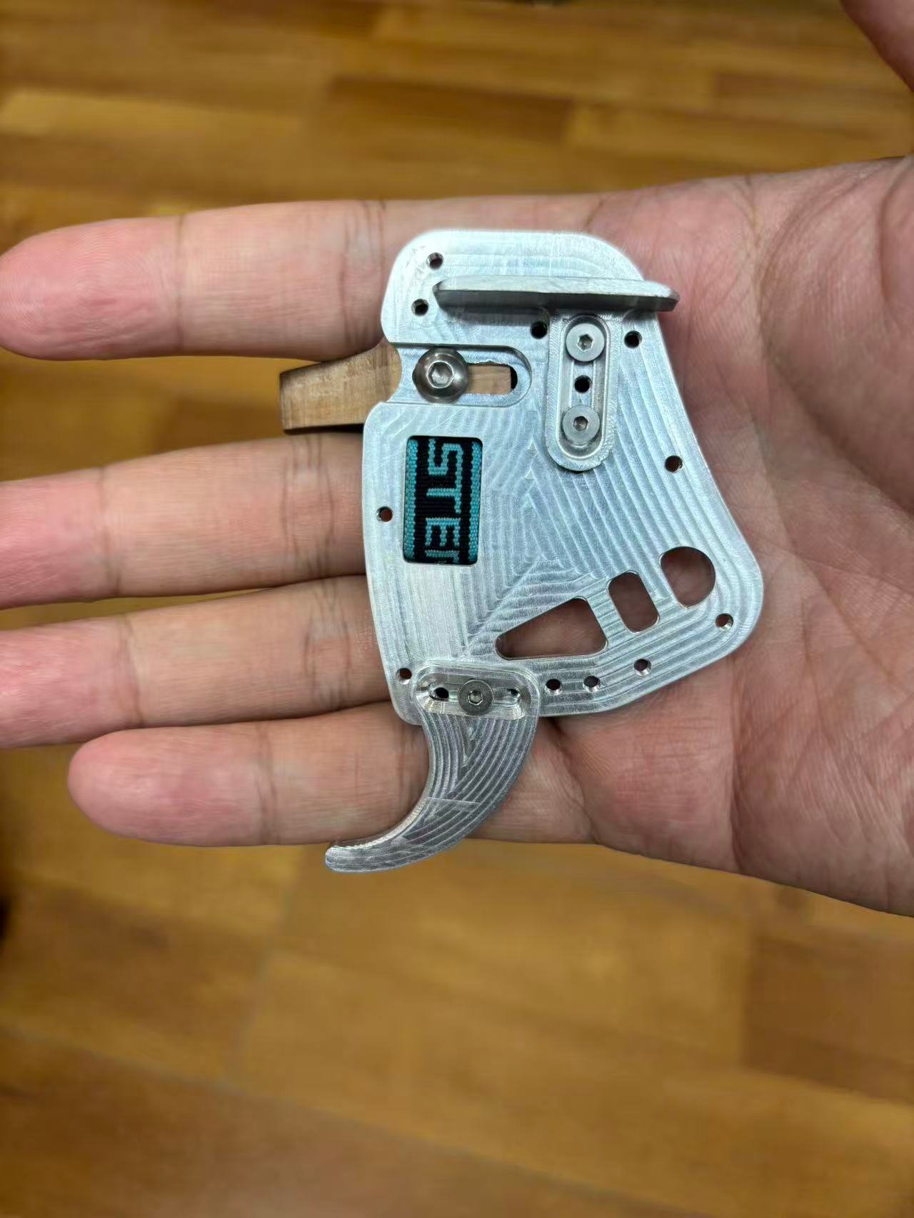 Archer's grip