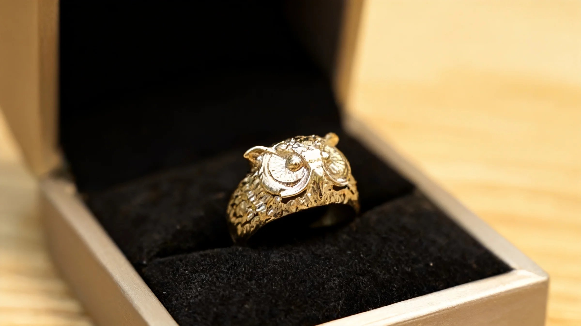 Anello in ottone a forma di gufo